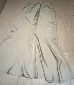 グリーンレーベルリラクシング　シャイニー　フレアロングスカートマーメイドサテン