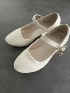 ストラップ付きパンプス　ホワイト　17cm