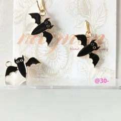 18736…コウモリチャーム・小(4個)¥320-