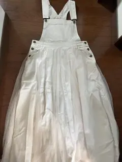 ホワイトサロペットスカート