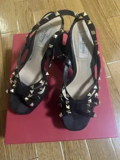 VALENTINO GARAVANI ロックスタッズストラップ サンダル