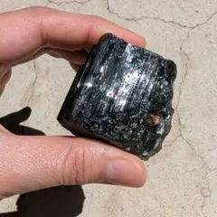 ブラックトルマリン　原石　天然石　結晶　黒　電磁波よけ　グラウンディング　鉱物