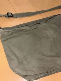 オリーブグリーン ショルダーバッグ