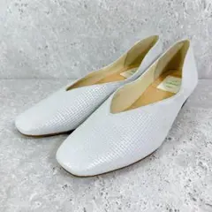 【新品】エンチャンテッド パンプス 24.0 vカット ホワイト ラメ フラット