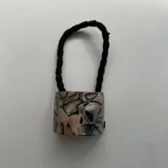 ピンクベージュと黒のマーブル模様 ヘアゴム