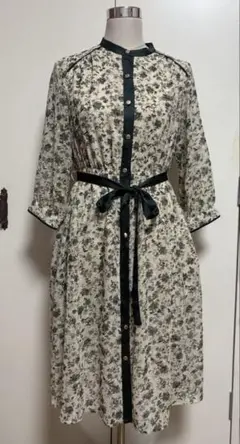 マギー タグ付き新品フラワープリント ボタンアップワンピース