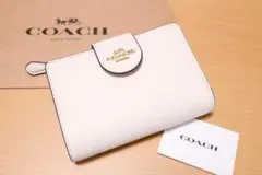 上品な真っ白カラー♡ COACH コーチ 二つ折り 人気モデル在庫僅か！
