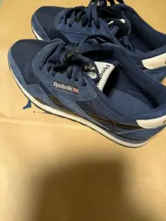 Reebok ネイビー スニーカー