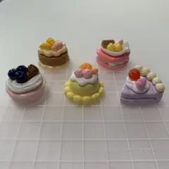 【13】アクセサリー　デコパーツ　５個まとめ売り　ミニチュア　ケーキ　スイーツ