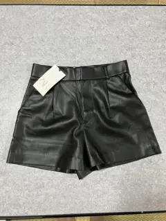 ZARA ブラックレザー風ショートパンツ XS