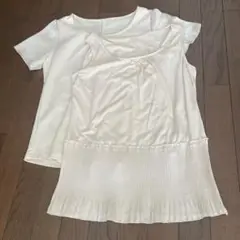 オフホワイト 半袖Tシャツとプリーツ裾タンクトップの2枚組