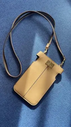 FENDI★ピーカフォン★人気バッグ ピーカブーモチーフのスマートフォンケース