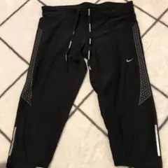Nike ブラックタイツ メッシュパネル付き　スポーツタイツ　インナータイツ