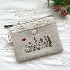【250】ハンドメイド　刺繍フラットポーチ(12㎝ファスナー)
