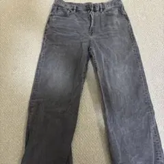 ダークグレー ストレートジーンズ