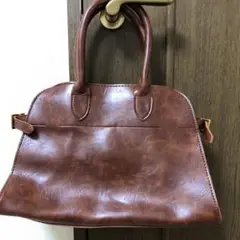 新品未使用　ブラウンレザー ハンドバッグ　ショルダーストラップ付き