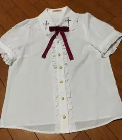 アマベル 十字架襟刺繍ブラウス
