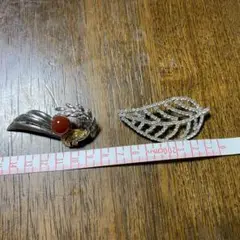 葉の形状ブローチ 2点セット