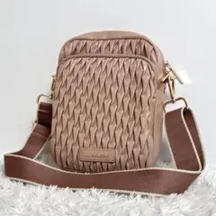 【美品】 ラバガジェリー ランダム プリーツ ショルダーバッグ タテ レザー