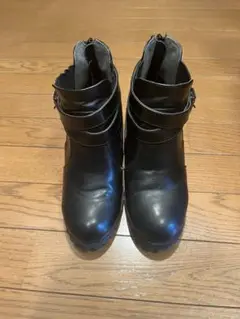 ブラックレザー ストラップブーツ 高ヒール