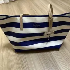 kate spade 青と白のストライプ トートバッグ