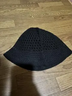 黒いメッシュ編みバケットハット