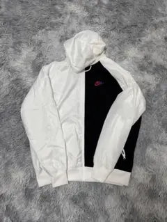 NIKE ナイロンジャケット 白黒　パーカー Lサイズ