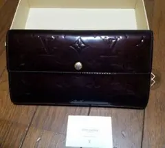 Louis Vuittonルイヴィトン 長財布ヴェルニ アマラント
