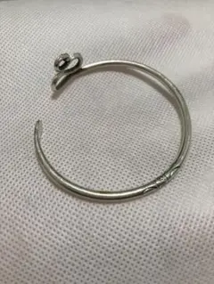 【新品】カレンシルバー ねじれデザイン オープンバングル