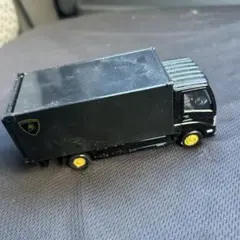 トミカ 黒いトラック ミニカー