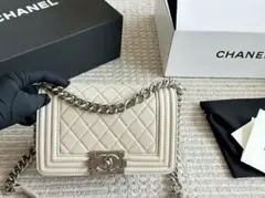 CHANEL ホワイト キルティング ショルダーバッグ