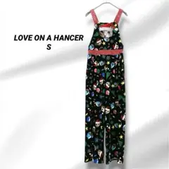 LOVE ON A HANCER 猫プリント サロペット Sサイズ　クリスマス