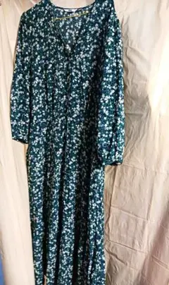UNIQLO 花柄 3XL 長袖ワンピース 緑系 美品