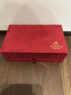GODIVA ゴディバ　グランプラスレッド　30粒入りの箱