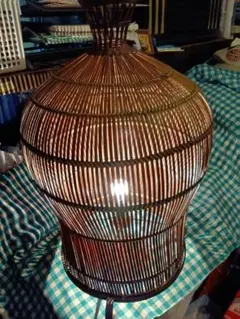 鳥かご風の竹編電気スタンド