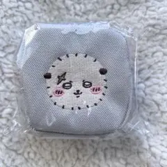ちいかわ カラビナつき刺繍スクエアミニポーチ ラッコ