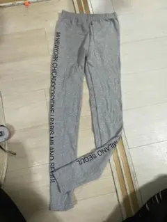 スパッツ　グレー　英字ロゴ