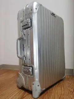 リモワ トパーズ 機内持ち込みサイズ