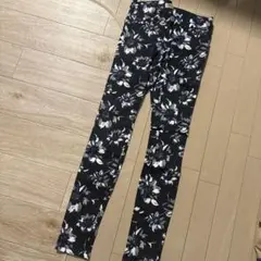 【未使用】Visalia v.v.p. 花柄スキニーパンツ
