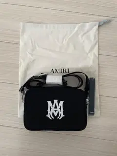 【極美品】AＭIRI シンプルロゴ ボディー バッグ AMIRI MA ロゴ クロスボディバッグ 人気 (AMIRI/ショルダー