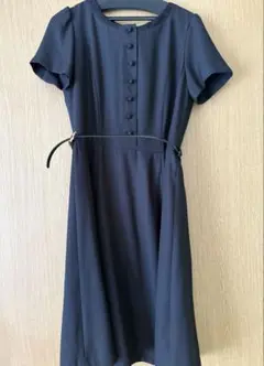 黒 半袖 ひざ丈ワンピース