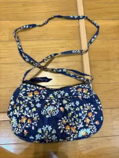 Vera Bradley ネイビー花柄ショルダーバッグ