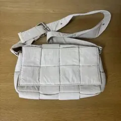 a.v.v キルティングショルダーバッグ ホワイト