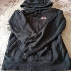 STUSSY　黒ピンクパーカー中古品です。