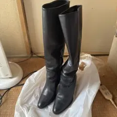 ザラ　ZARA 黒 ハイヒールレザーブーツ　ロングブーツ　人気
