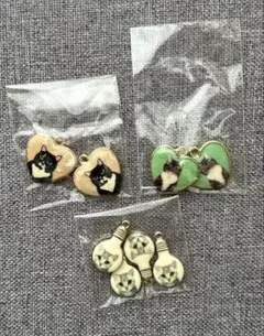 おすまし　ネコちゃん　ヴィンテージ風パーツ　ハンドメイド　パステル