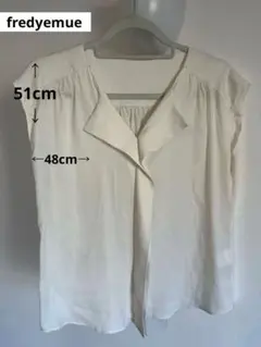 【美品】fredyemueアイボリー Vネック ノースリーブブラウス