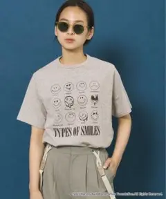 FRAMeWORK OUT OF FRAMe SMILE Tシャツ