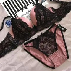 Item thumbnail for item 70ba12d5-d7e1-4b9d-98a4-1d75d598f4c5