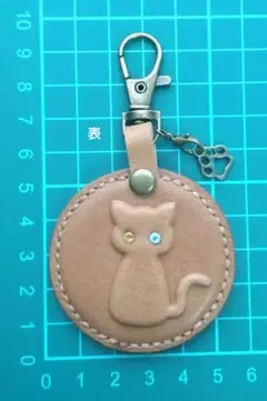 レザーキーホルダー　猫キーホルダー　肉球キーホルダー